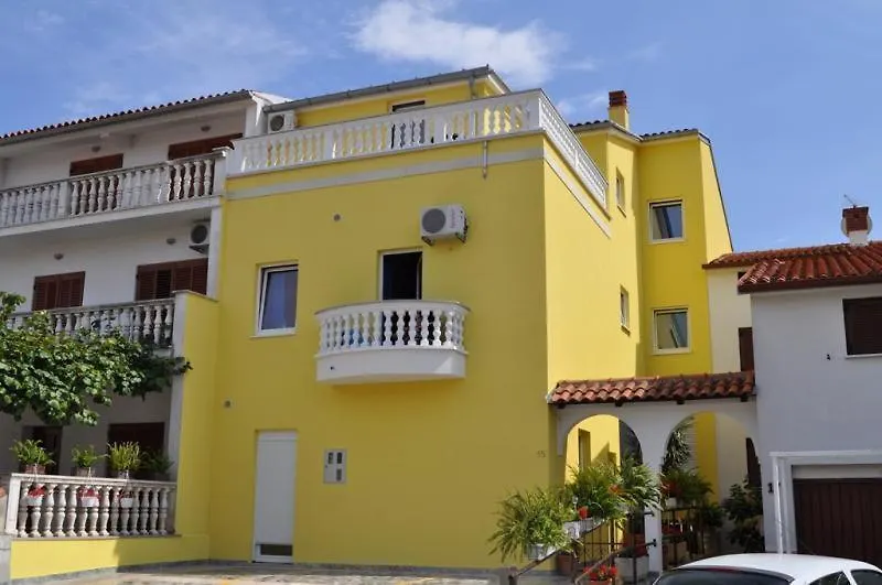 Jela Apartment With A Big Balcony Pula 0*,  Croacia