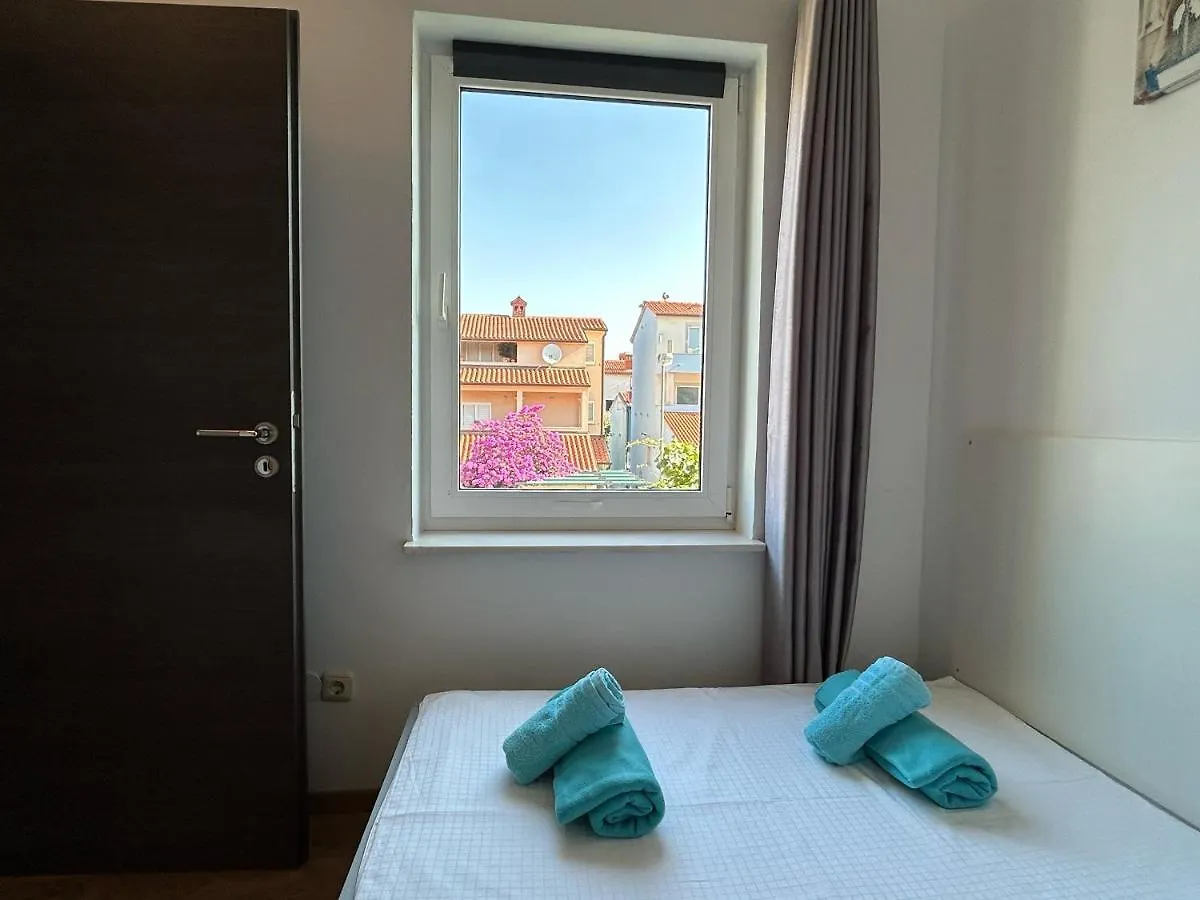 Jela Apartment With A Big Balcony Pula