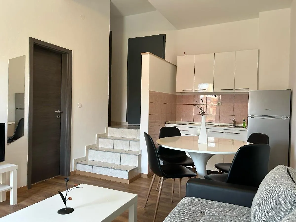Jela Apartment With A Big Balcony Pula Croacia